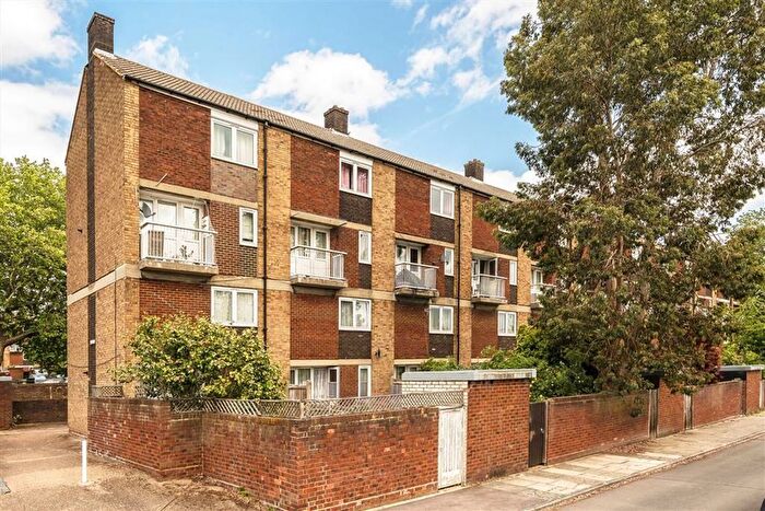 2 Bedroom Flat For Sale In Wricklemarsh Road, Blackheath, SE3