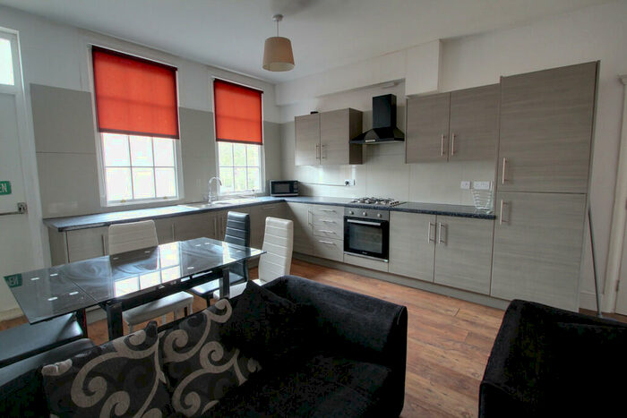 4 Bedroom Apartment To Rent In Westcotes Drive, Leicester, LE3