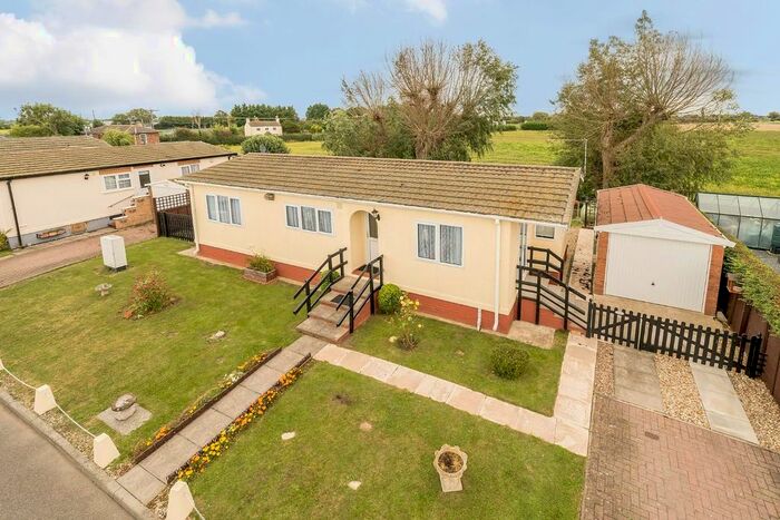 2 Bedroom Mobile/park Home For Sale In Marina View, Dogdyke, Coningsby, Lincoln, LN4