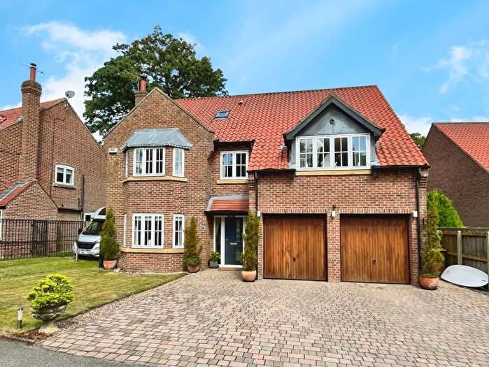 6 Bedroom Detached House For Sale In Woodland Rise, Sproatley, Hull, HU11