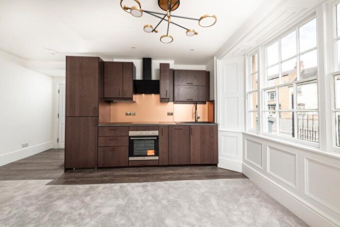 1 Bedroom Flat To Rent In High Street, Witney, Oxfordshire, OX28