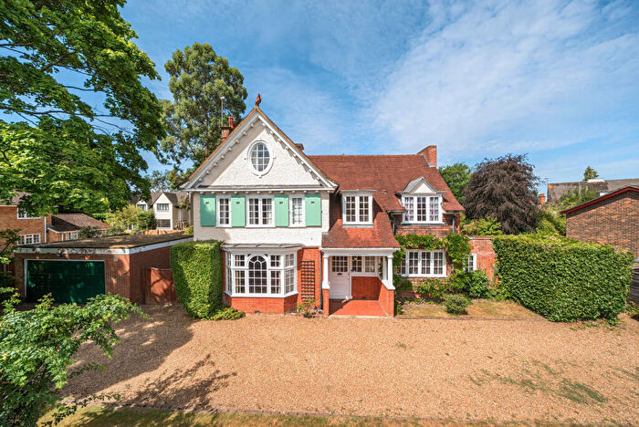 6 Bedroom Detached House For Sale In Heathfield Road, Woking, GU22