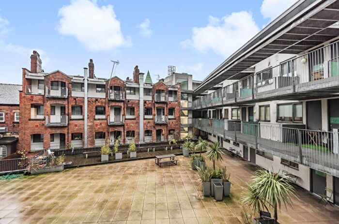 2 Bedroom Apartment To Rent In Crown Street, Leeds, LS2