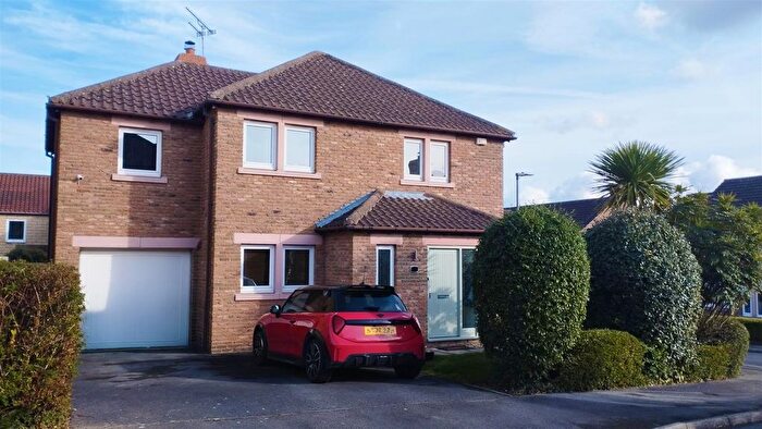 4 Bedroom Detached House For Sale In Saddlers Grove, Badsworth, WF9