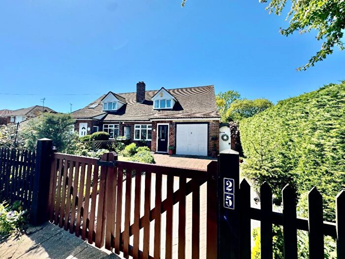 3 Bedroom Semi-Detached House For Sale In Tancred Road, Luton, LU2