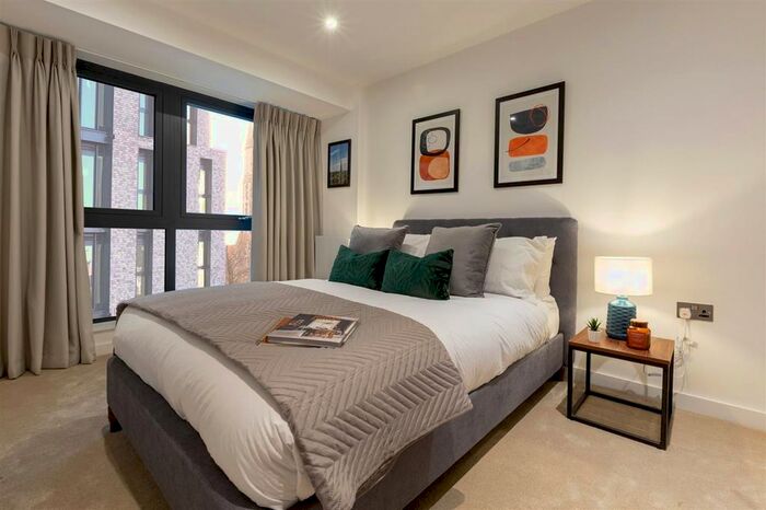 2 Bedroom Flat To Rent In Herschel Street, Slough, SL1