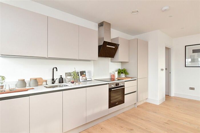 2 Bedroom Flat For Sale In South Street, Brighton, East Sussex, BN41