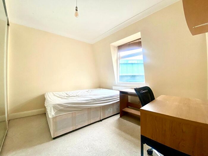 4 Bedroom Flat To Rent In Loveridge Mews, Kensal Green, NW6