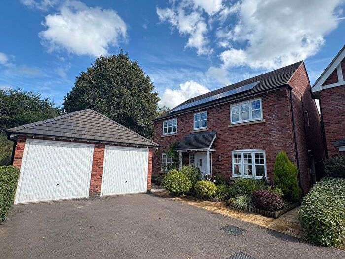 4 Bedroom Detached House For Sale In Lower Pingle Road, Ashbourne, Derbyshire, DE6