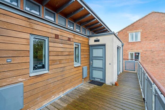 1 Bedroom Apartment To Rent In Kenilworth Avenue, Oxford, OX4