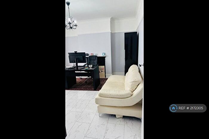 5 Bedroom Detached House To Rent In Ashfield Road, Sale, M33