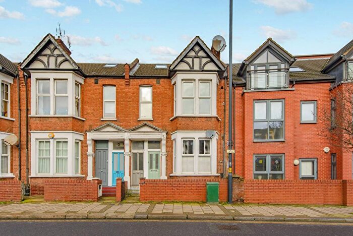 2 Bedroom Flat For Sale In Kilburn Lane, Queen's Park, London, W10