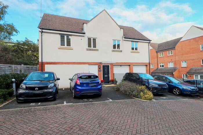 3 Bedroom Flat For Sale In Crosby Gardens, Uxbridge, UB8