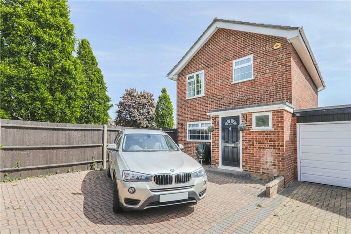 3 Bedroom Link Detached House To Rent In Treesmill Drive, Maidenhead, Berkshire, SL6