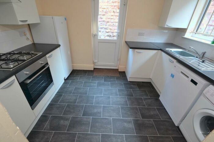 5 Bedroom Detached House To Rent In Derby Grove, Lenton, Nottingham, NG7