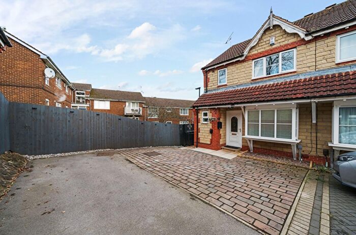 3 Bedroom Semi-Detached House To Rent In High View, Sheffield, South Yorkshire, S5