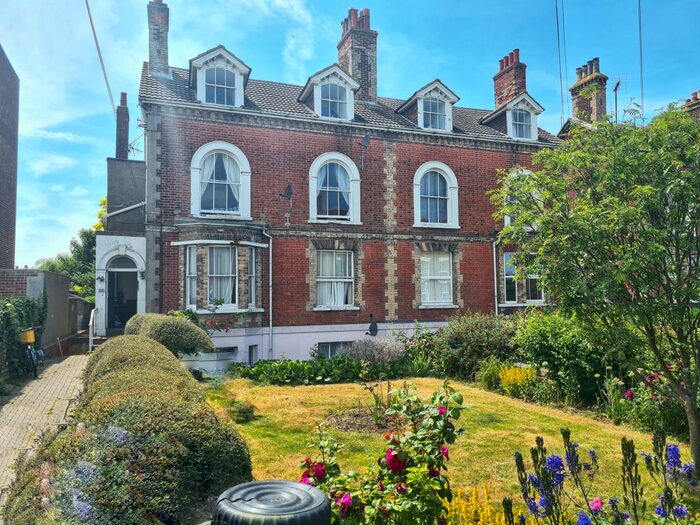 2 Bedroom Maisonette To Rent In Cliff Road, Dovercourt, Harwich, CO12