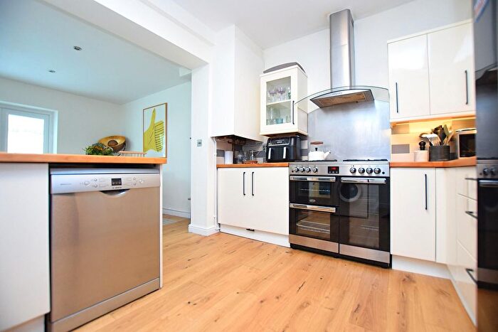 3 Bedroom End Of Terrace House To Rent In Burnside Road, Dagenham, RM8