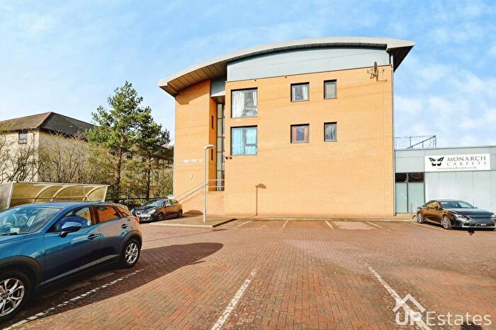 2 Bedroom Flat For Sale In Bryant Road, Rugby, CV23