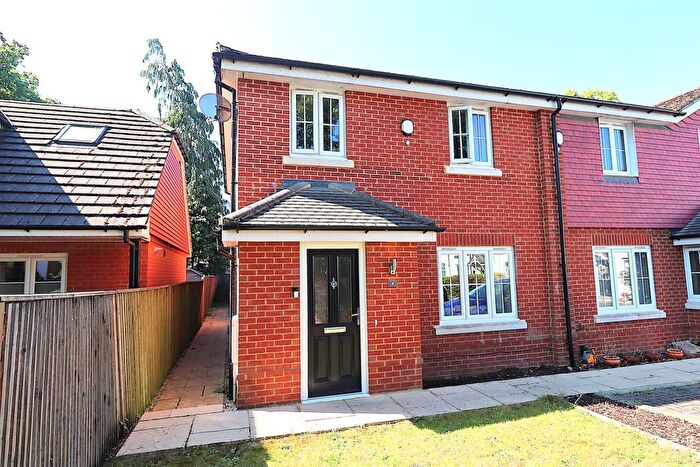 3 Bedroom Terraced House For Sale In A Church Road West, Farnborough, GU14