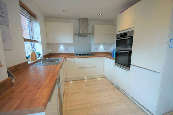 4 Bedroom Detached House For Sale In Petfield Drive, Anlaby, HU10