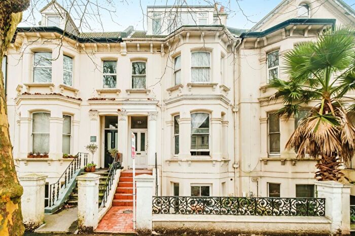 1 Bedroom Flat For Sale In Sackville Road, Hove, BN3