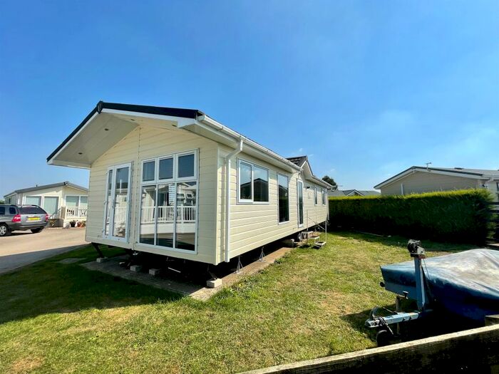 2 Bedroom Lodge For Sale In Towngate East, Market Deeping, Peterborough PE6