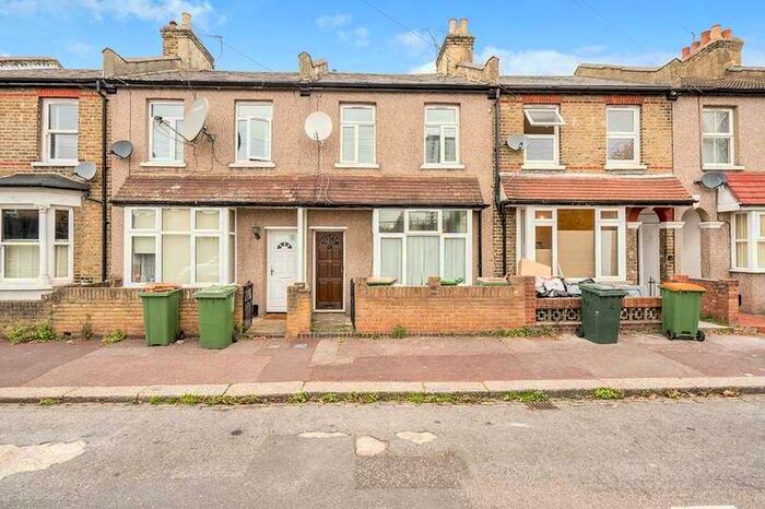 3 Bedroom House To Rent In Avenons Road, London, E13