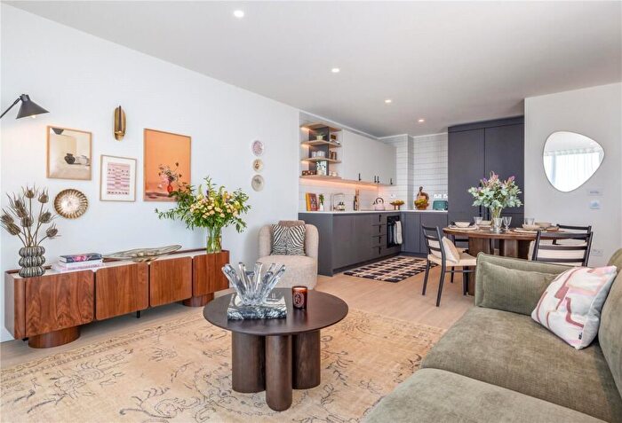 2 Bedroom Flat To Rent In Ferry Island, Heart Of Hale, London, N17