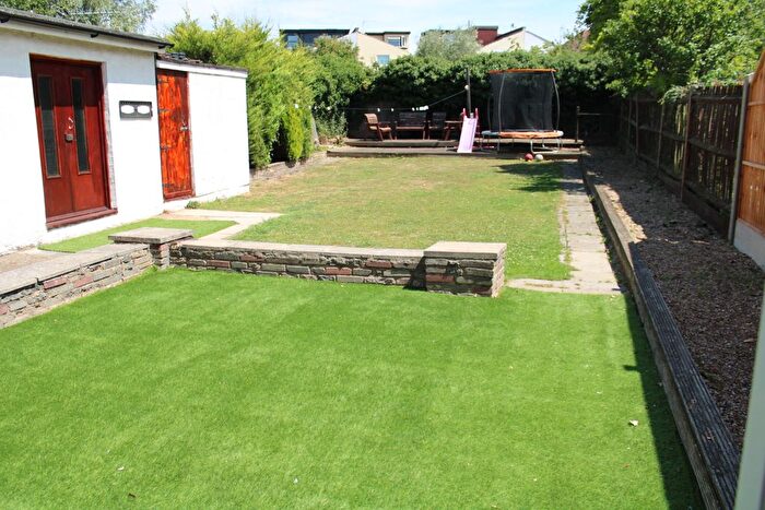 5 Bedroom Semi-Detached House To Rent In Park Avenue North, London, NW10