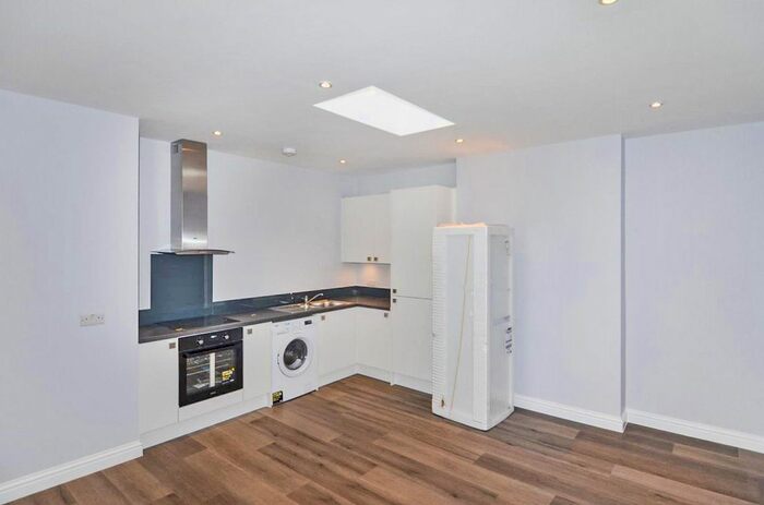 1 Bedroom Flat To Rent In Boston Manor Road, Brentford, TW8