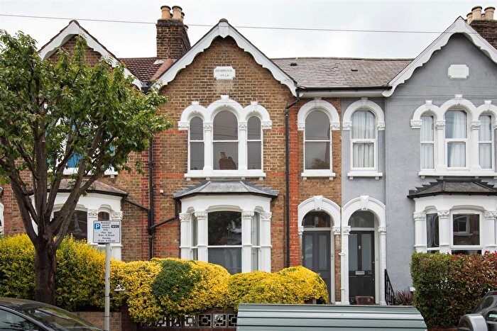 2 Bedroom Flat For Sale In Stainforth Road, Walthamstow, E17