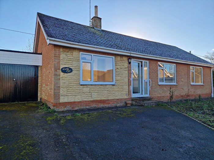 3 Bedroom Detached Bungalow To Rent In Park Road, Hook Norton, Oxon, OX15