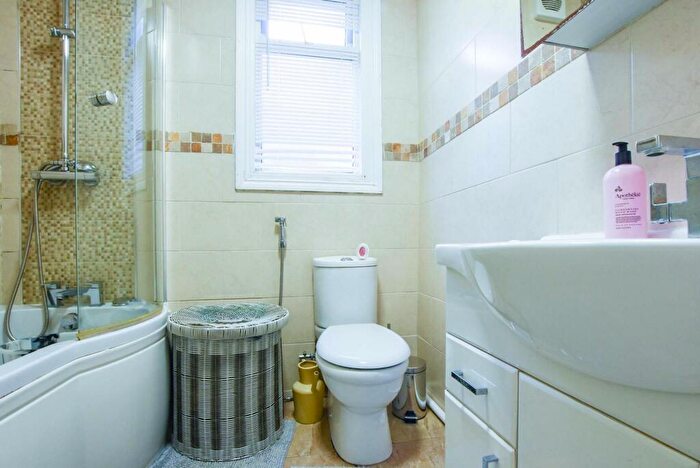 3 Bedroom Terraced House For Sale In Kimberley Road, Leicester, LE2