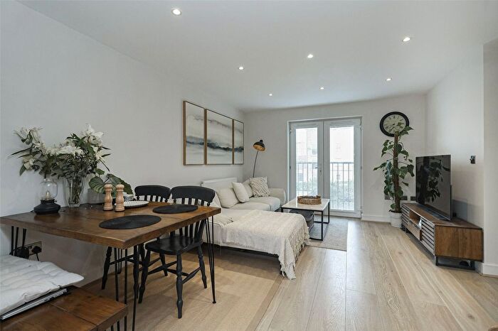 2 Bedroom Flat For Sale In Pettacre Close, Woolwich, SE28