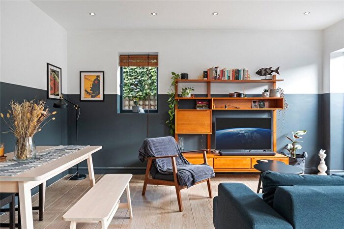 2 Bedroom Flat For Sale In Cleveland Gardens, London, London, N4