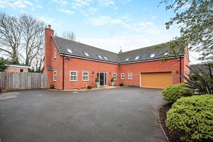 5 Bedroom Detached House To Rent In Bishop Norton Road, Glentham, LN8