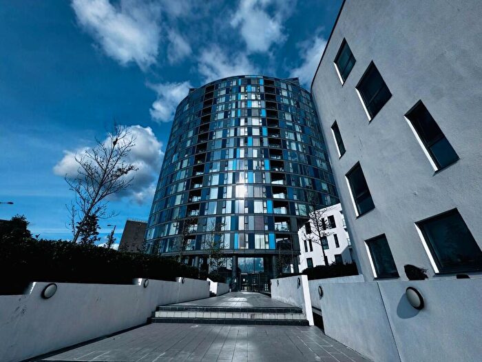 2 Bedroom Flat For Sale In Newgate, Croydon, London, CR0