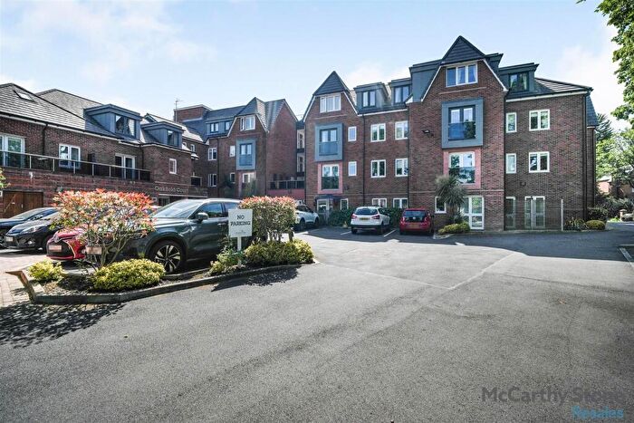 2 Bedroom Apartment For Sale In - Crofts Bank Road, Urmston, Manchester, M41