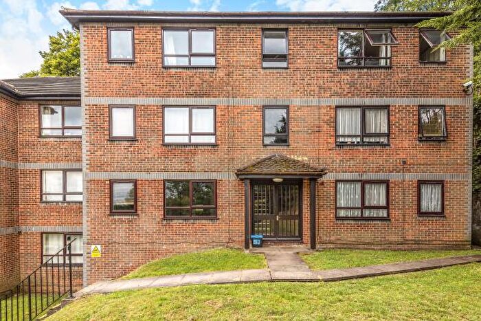 2 Bedroom Flat To Rent In High Beeches, High Wycombe, HP12
