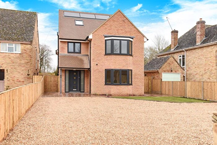 5 Bedroom Detached House For Sale In The Green, Standlake, Witney, OX29
