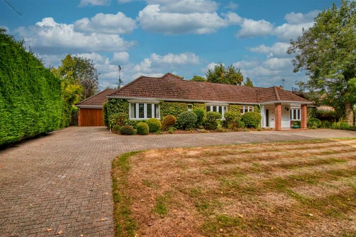 4 Bedroom Detached Bungalow For Sale In Upper Warren Avenue, Caversham, Reading, RG4