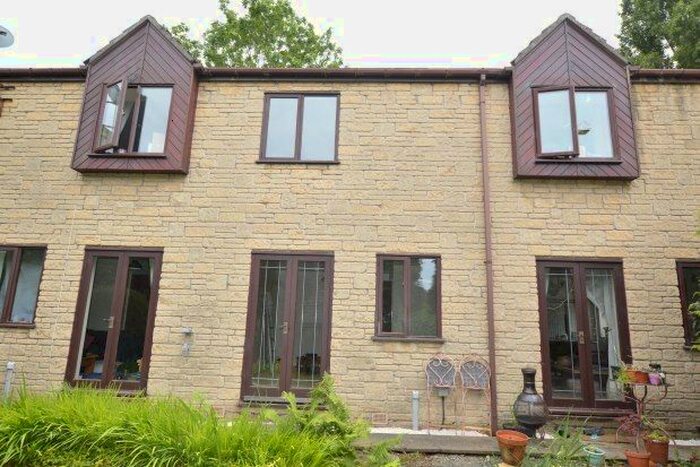 2 Bedroom Property To Rent In Fairwinds Close, Dronfield, S18