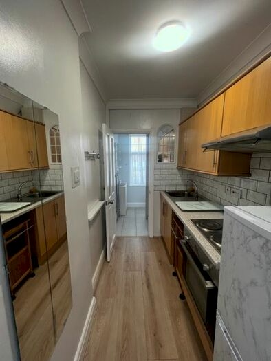 1 Bedroom Flat To Rent In Northumberland Avenue, Isleworth, TW7