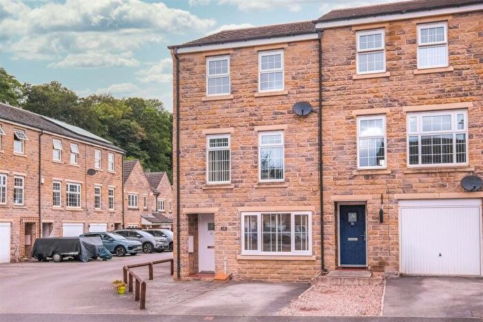 4 Bedroom Town House For Sale In Sovereign Square, Bailiff Bridge, Brighouse, HD6