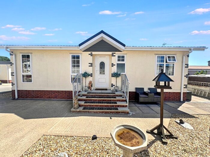 2 Bedroom Mobile/park Home For Sale In Burlingham Park, Preston, PR3