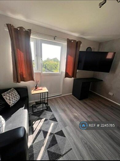 Studio To Rent In Barrow Close, London, N21