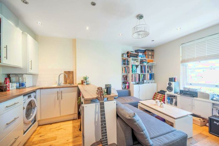 1 Bedroom Flat To Rent In Fordwych Road, West Hampstead, London, NW2