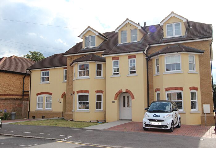 2 Bedroom Flat To Rent In Manor Road, Romford Essex, RM1