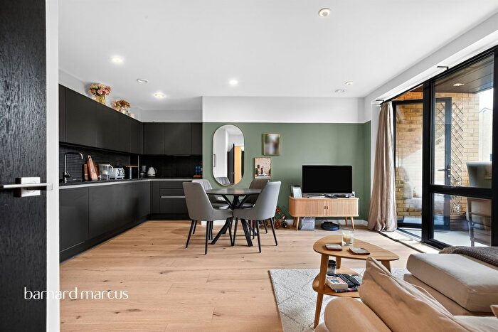 1 Bedroom Flat For Sale In Middle Road, London, W7